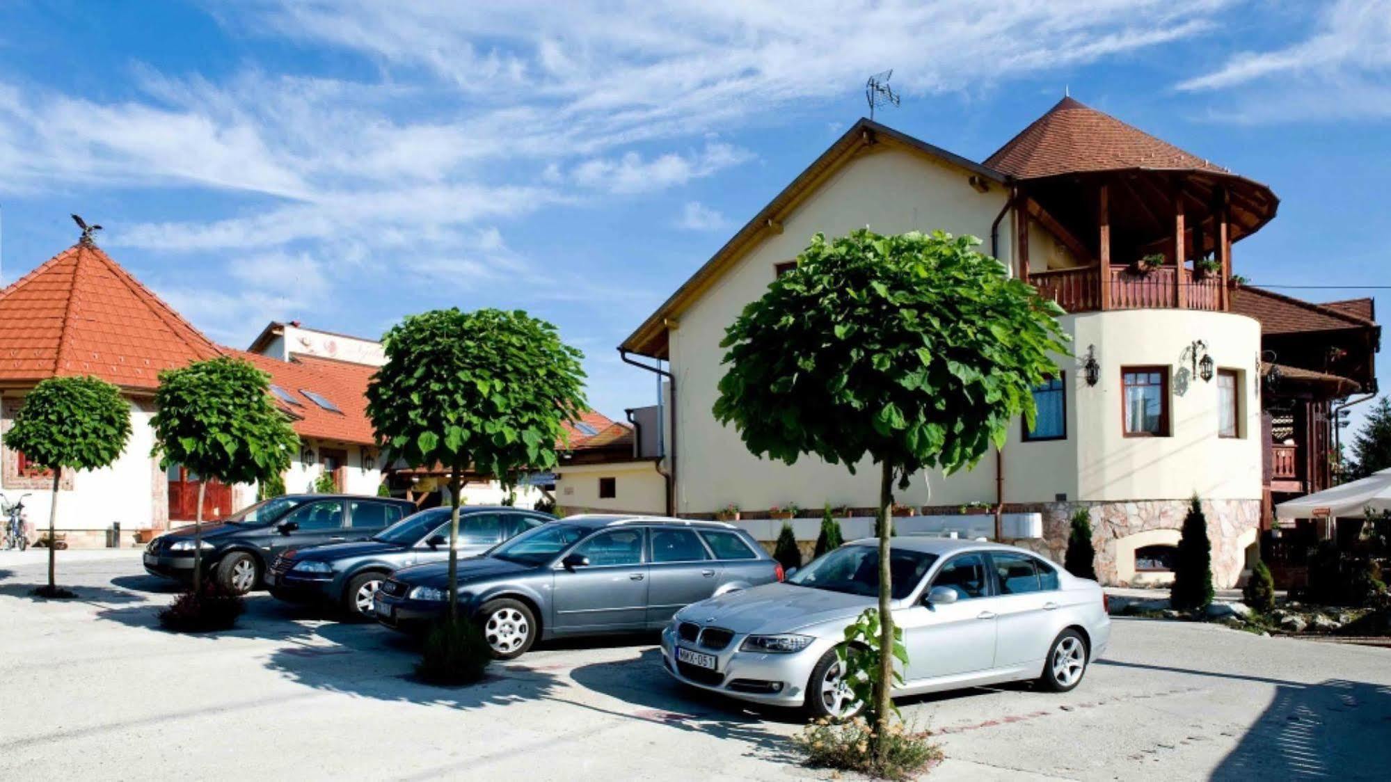 Nyilas Fogado Hotel Nyiregyhaza Exterior photo